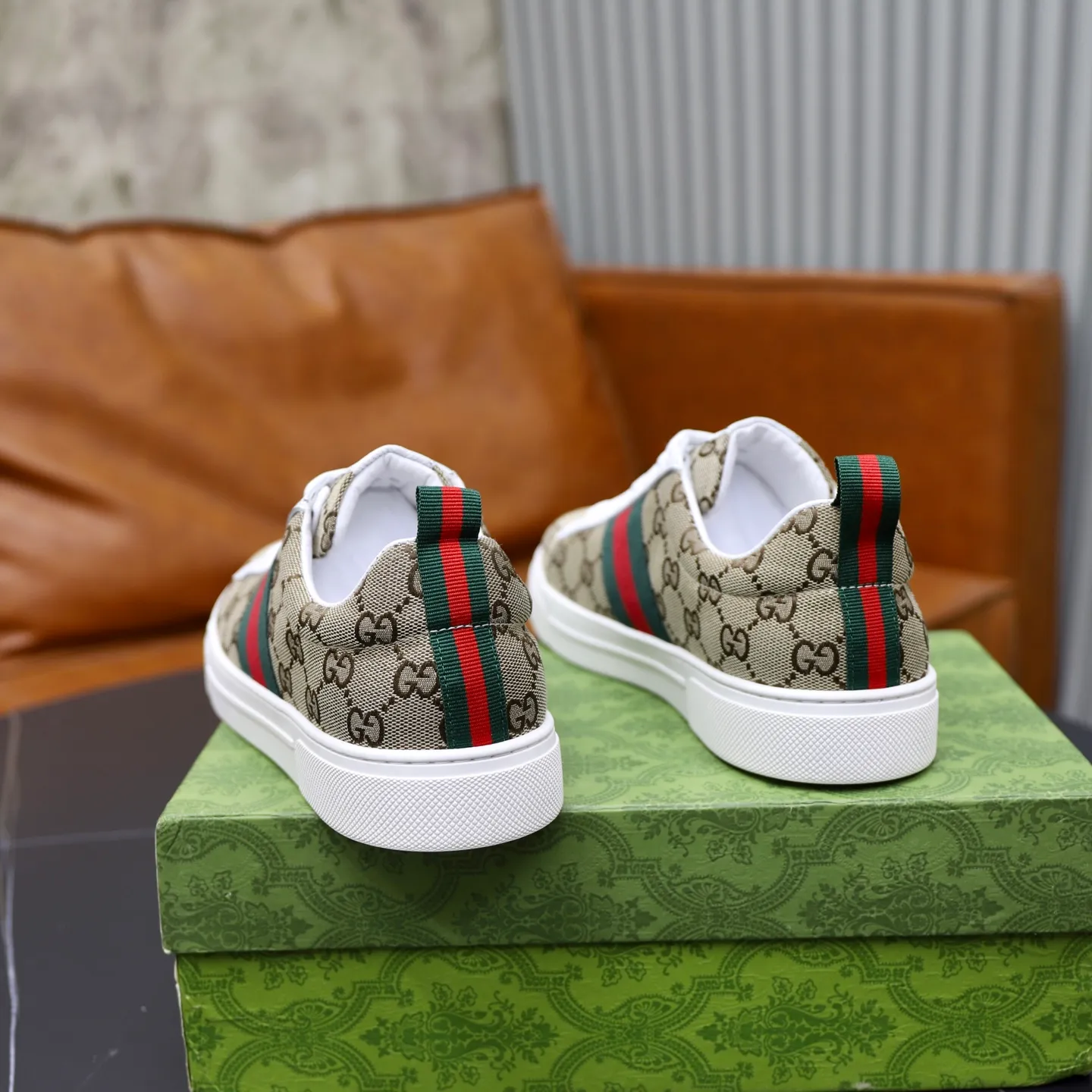 Ex-factory price: 440💰🙅‍♂️🙅‍♂️🙅‍♂️ Brand: GUCCI Standard code: 38-44 (45 customized) Grade: Same as the official website Material: Original material splicing Comfortable and breathable lining Lightweight and wear-resistant sports outsole Style category: Men's fashionable casual shoes Running sneakers Distinguished luxury brand elements Top luxury Color: actual picture color